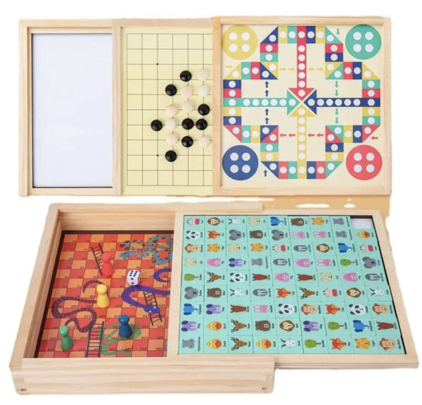 Coffret jeux de société composé de 4 jeux.